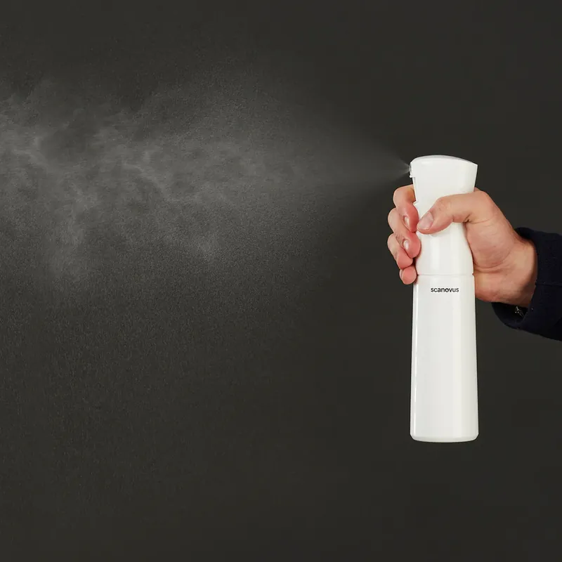 Fine mist atomizer spray bottle for relaxing creases